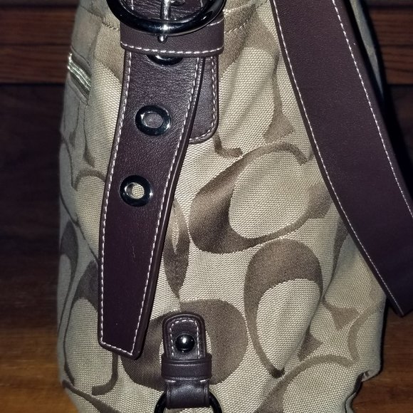 Coach Signature Duffle LIKE NEW in Khaki & Mahogany with adjustable strap - Picture 7 of 12